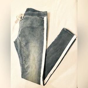 PacSun Skinny jeans with white side stripe Men’s sz Large / long -tall